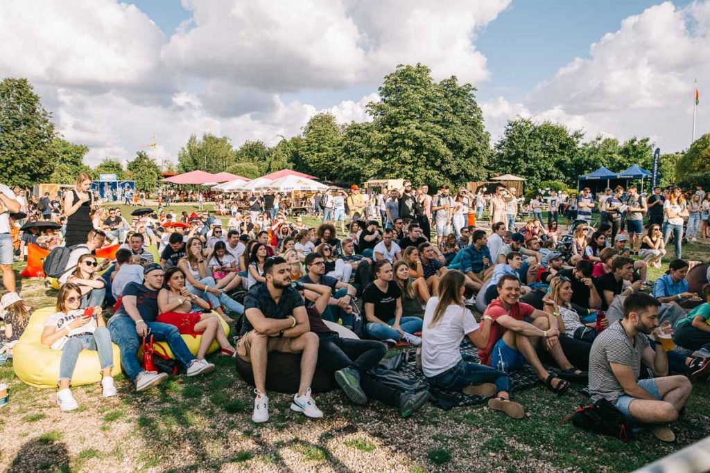 Суп з бычыных хвастоў і веганскія пельмені з тофу. Што шукаць на фестывалі Vulitsa Ezha ў Гродне