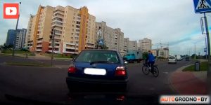 На гродзенскім аўтавакзале ў руху загарэўся Citroen. Відэа На гродзенскім аўтавакзале ў руху загарэўся Citroen. Відэа