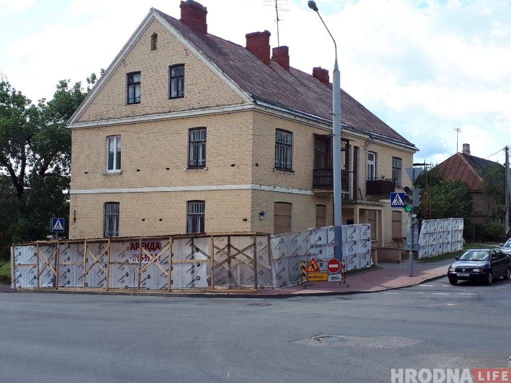 Стары дом на Лермантава пераробяць пад інтэрнат для футбалістаў