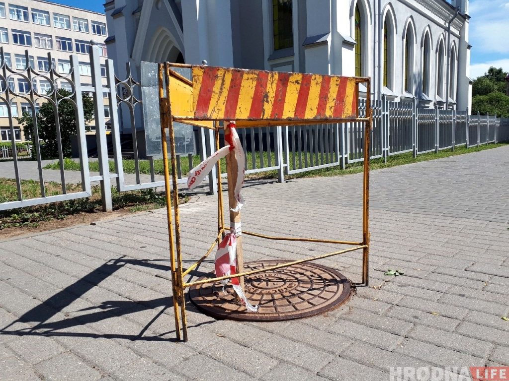 У Гродне школьнік у прамым эфіры праваліўся ў каналізацыйны люк У Гродне школьнік у прамым эфіры праваліўся ў каналізацыйны люк