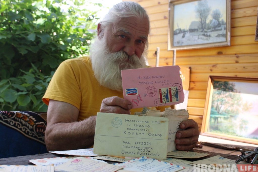 «Магчыма, Корбут іх і не бачыла». Гродзенскаму калекцыянеру прынеслі лісты для алімпійскай чэмпіёнкі