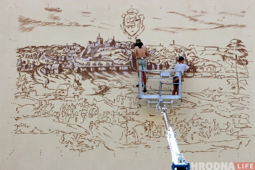 Фасад гімназіі №10 упрыгожыць вялікая копія гравюры Цюндта Фасад гімназіі №10 упрыгожыць вялікая копія гравюры Цюндта