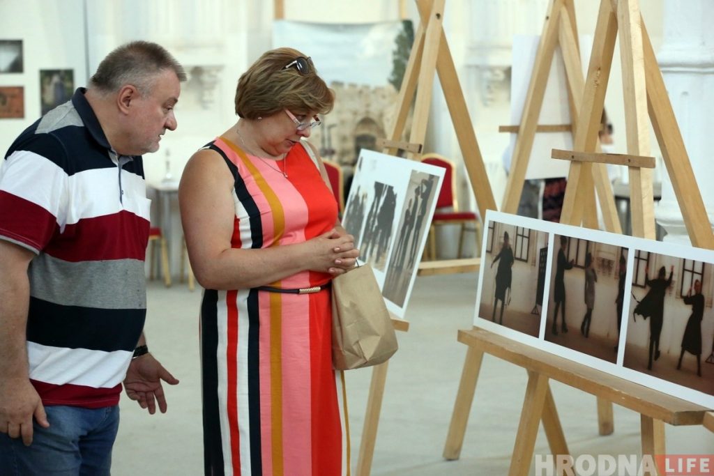 Гродзенскі фатограф прадставіў у сінагозе выставу пра яўрэйскую спадчыну Беларусі Гродзенскі фатограф прадставіў у сінагозе выставу пра яўрэйскую спадчыну Беларусі
