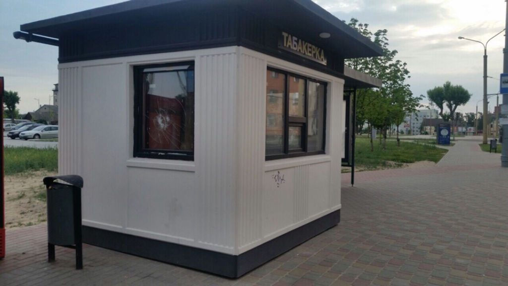 П'яны гродзенец разбіў шкло ў шапіках "Табакерка"