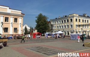 «Дазвол не патрабуецца, але ёсць нюансы». Чаму па выхадных пешаходная Савецкая так падобная да рынкаў 90-х?