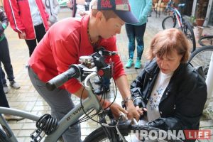 “Заклеіць кола ці адраматнаваць тармазы можа любая дзяўчына” Як прайшоў майстар-клас ад Hrodna.life  па рамонту ровараў