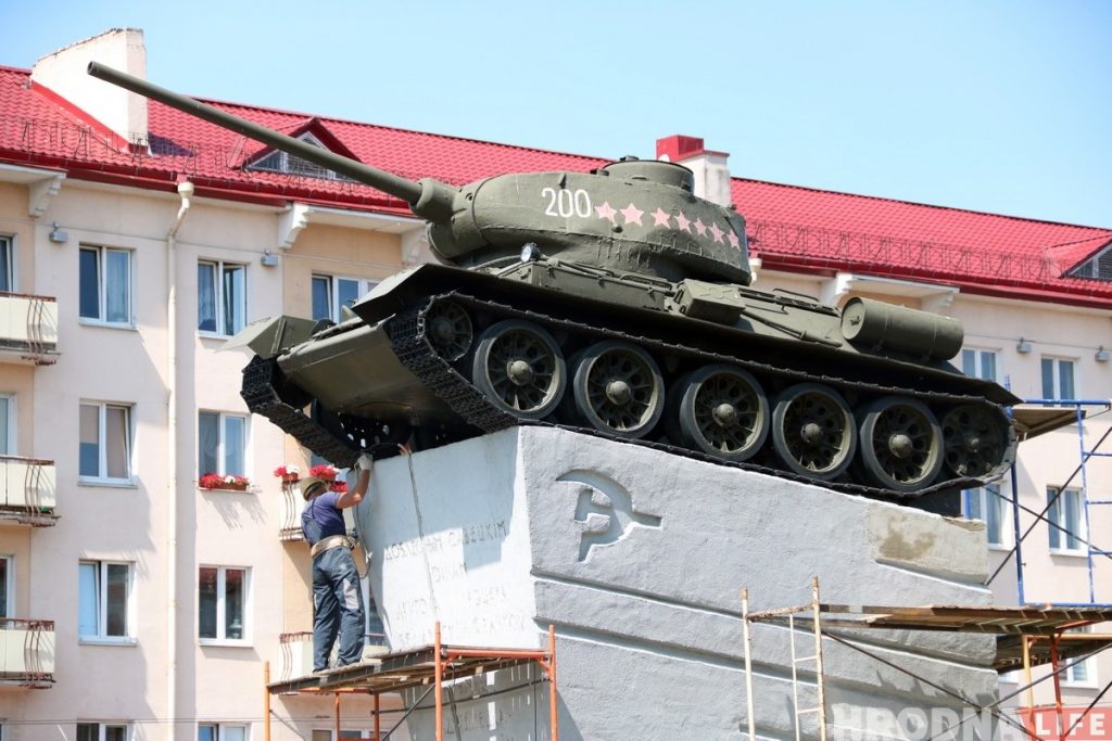 На помніку-танку на Савецкай плошчы зменяць надпіс На помніку-танку на Савецкай плошчы зменяць надпіс