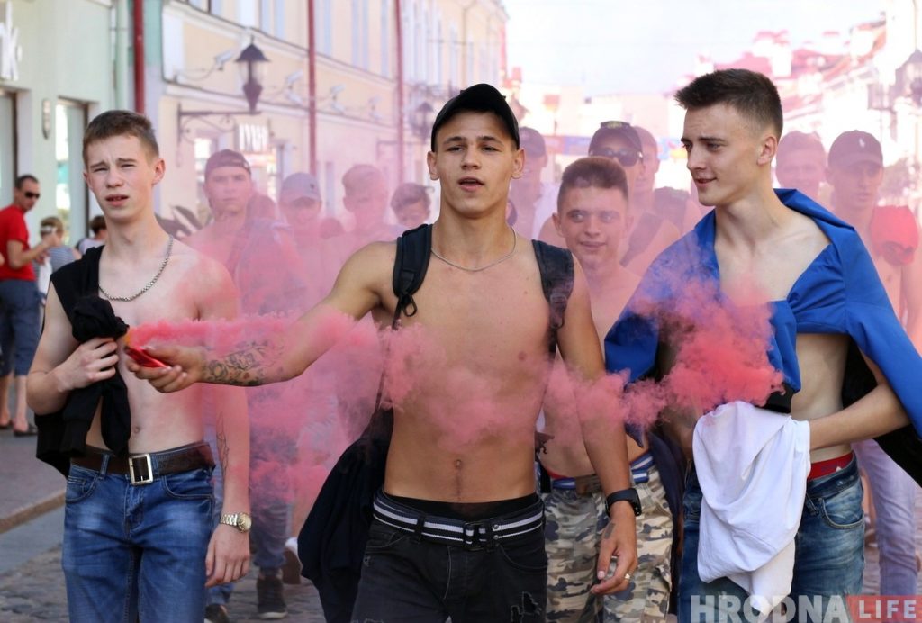 Марш Каржа: гродзенцы прайшліся па Савецкай з песнямі і фаерамі