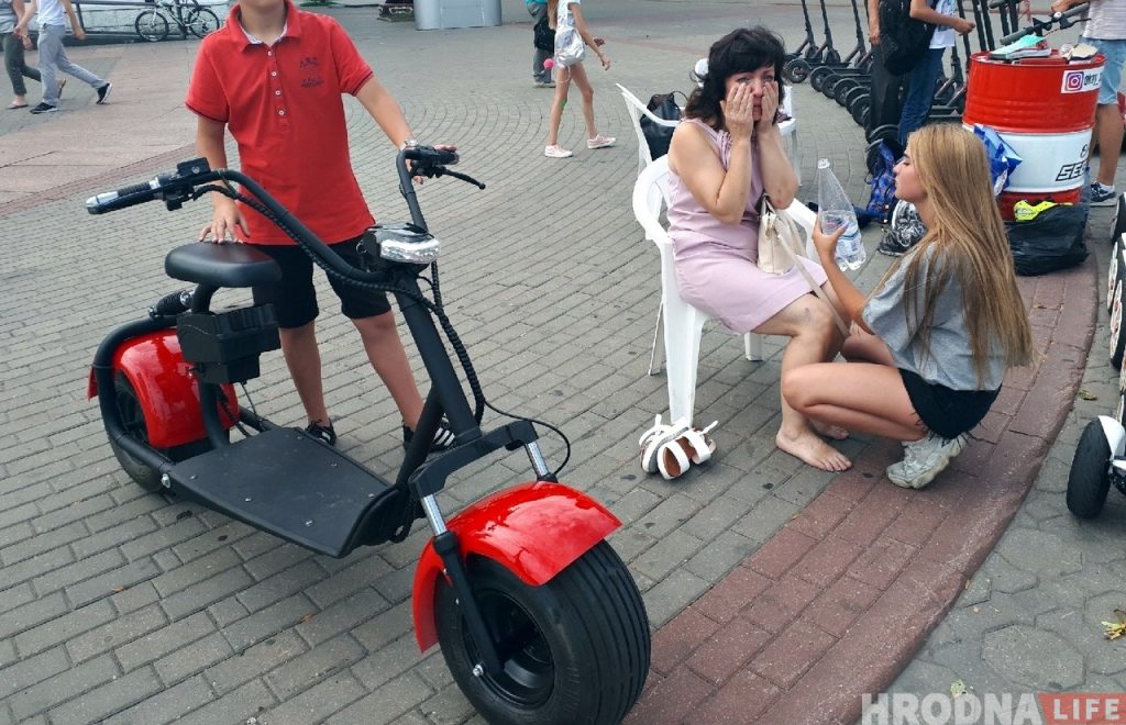 Канфлікт на Савецкай плошчы: 7-гадовы хлопчык на электракарце збіў жанчыну Канфлікт на Савецкай плошчы: 7-гадовы хлопчык на электракарце збіў жанчыну