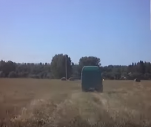 З'явілася відэа ранішняй аварыі на Кірава. Бачна, як аўто ўразаецца ў дом З'явілася відэа ранішняй аварыі на Кірава. Бачна, як аўто ўразаецца ў дом