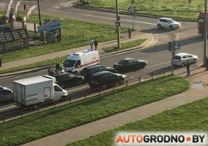 У Лідзе перавярнуўся трактар з металічнай бочкай. Што адбылося? У Лідзе перавярнуўся трактар з металічнай бочкай. Што адбылося?