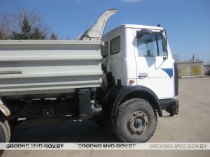 Мікрааўтобус рытуальнай службы ўрэзаўся ў слуп. Як гэта адбылося? Мікрааўтобус рытуальнай службы ўрэзаўся ў слуп. Як гэта адбылося?