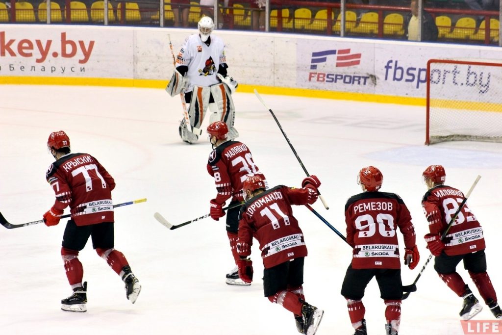 "Нёман" у першым хатнім матчы чэмпіянату разграміў "Шахцёр" "Нёман" у першым хатнім матчы чэмпіянату разграміў "Шахцёр"
