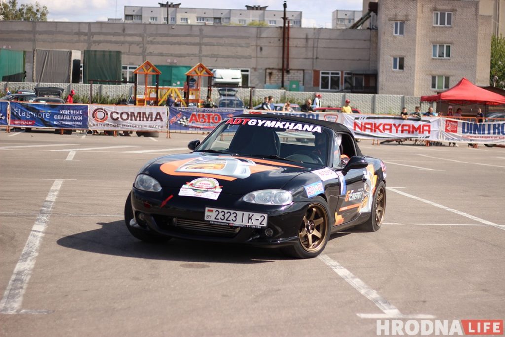 Колы над зямлёю, рык на ўсю паркоўку: у Гродне прайшоў чацвёрты этап аўтаджымханы Четвертый этап кубка ADTBY по джимхане в Гродно