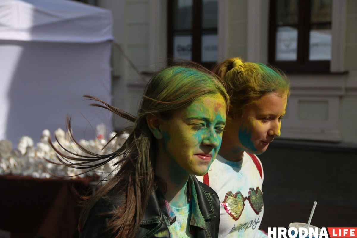 Тату на банане і свіння пад гарвыканкамам - чым здзіўляў Дзень горада ў Гродне. Фотарэпартаж