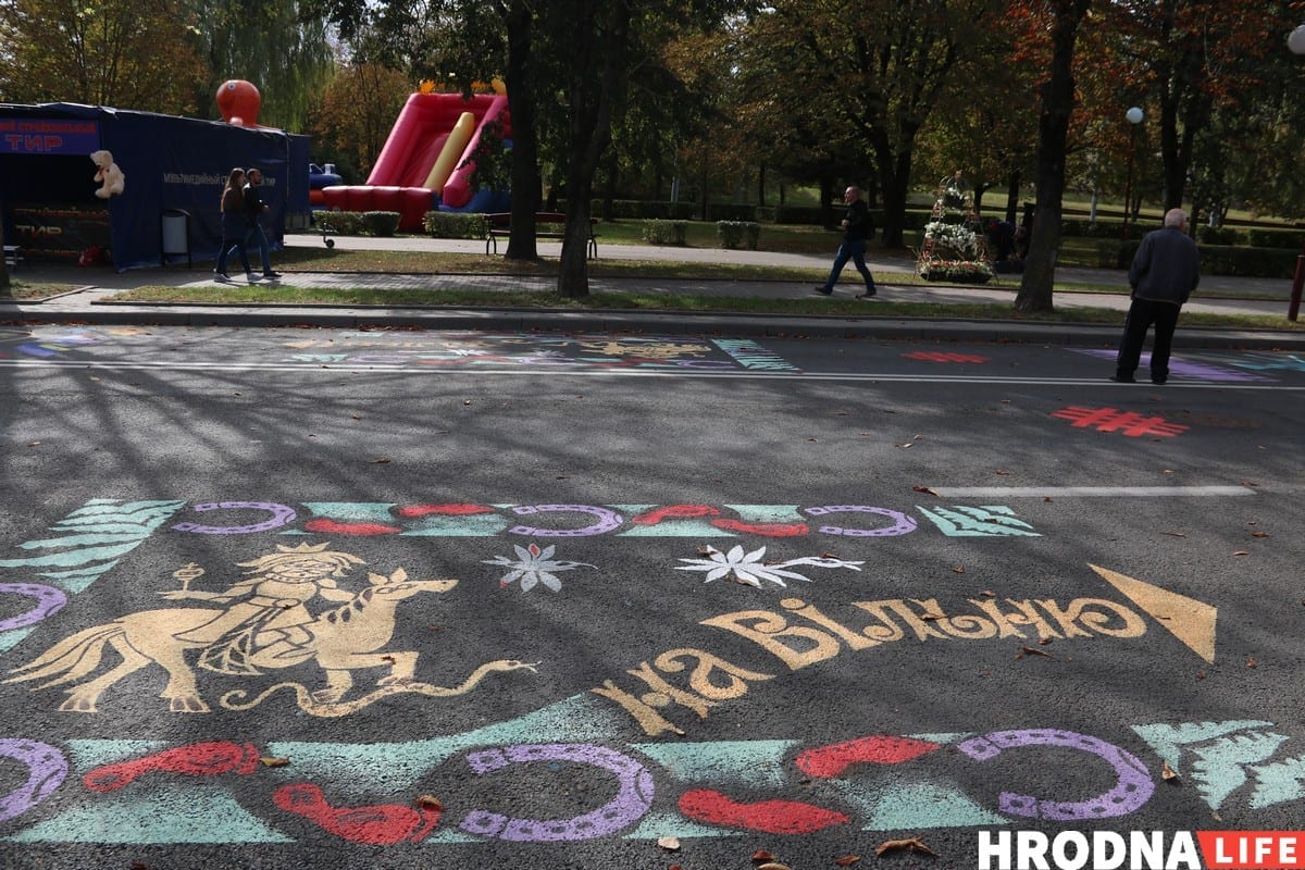Тату на банане і свіння пад гарвыканкамам - чым здзіўляў Дзень горада ў Гродне. Фотарэпартаж