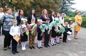 Настаўнікі: «Загадалі, каб пасля выхадных усе дзеці вярнуліся ў школы». Як будуць атэставаць тых, хто застанецца дома