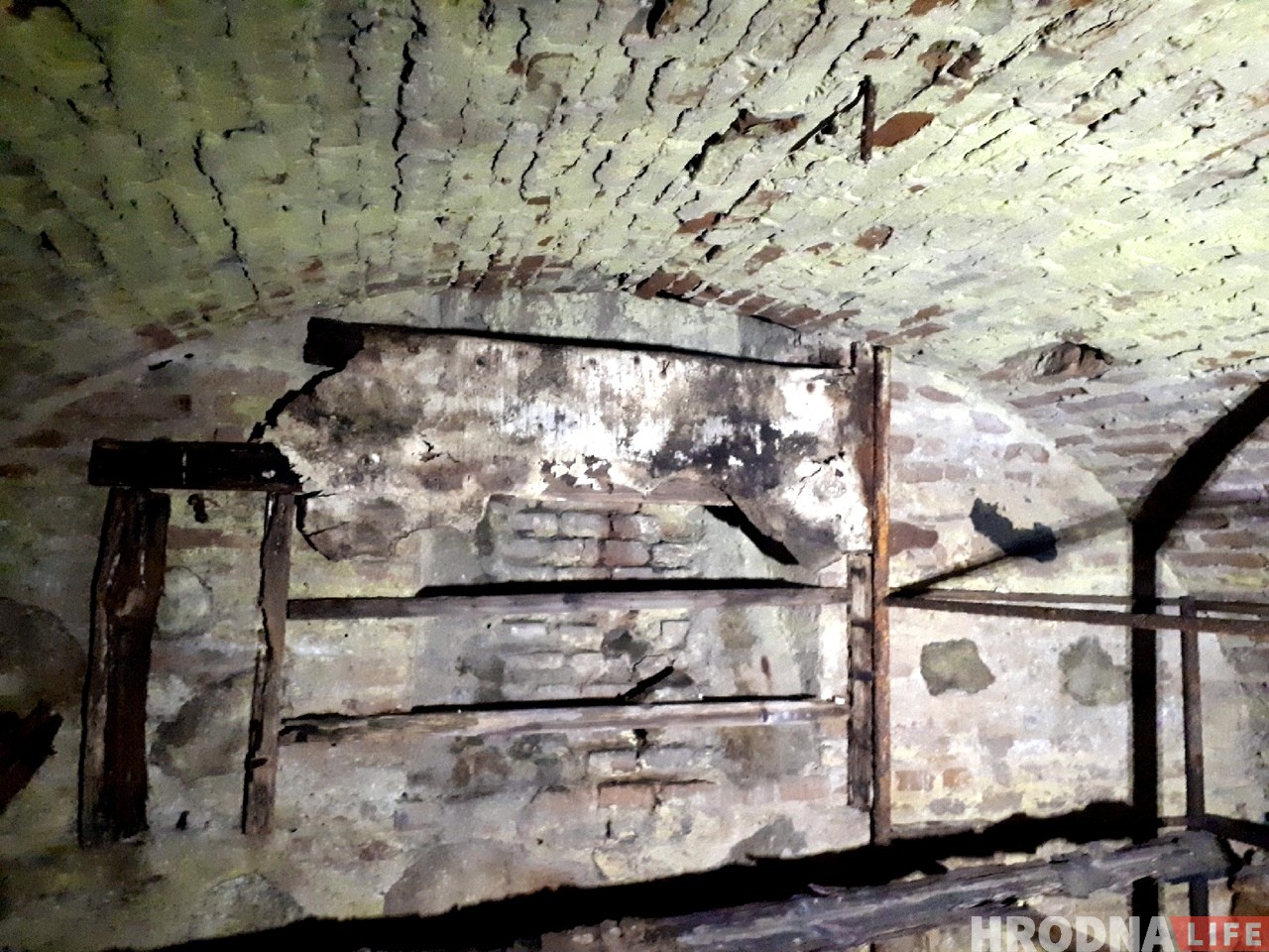 У Гродне выявілі стары склеп каля будынку 18 стагоддзя. Яго не было ў праекце