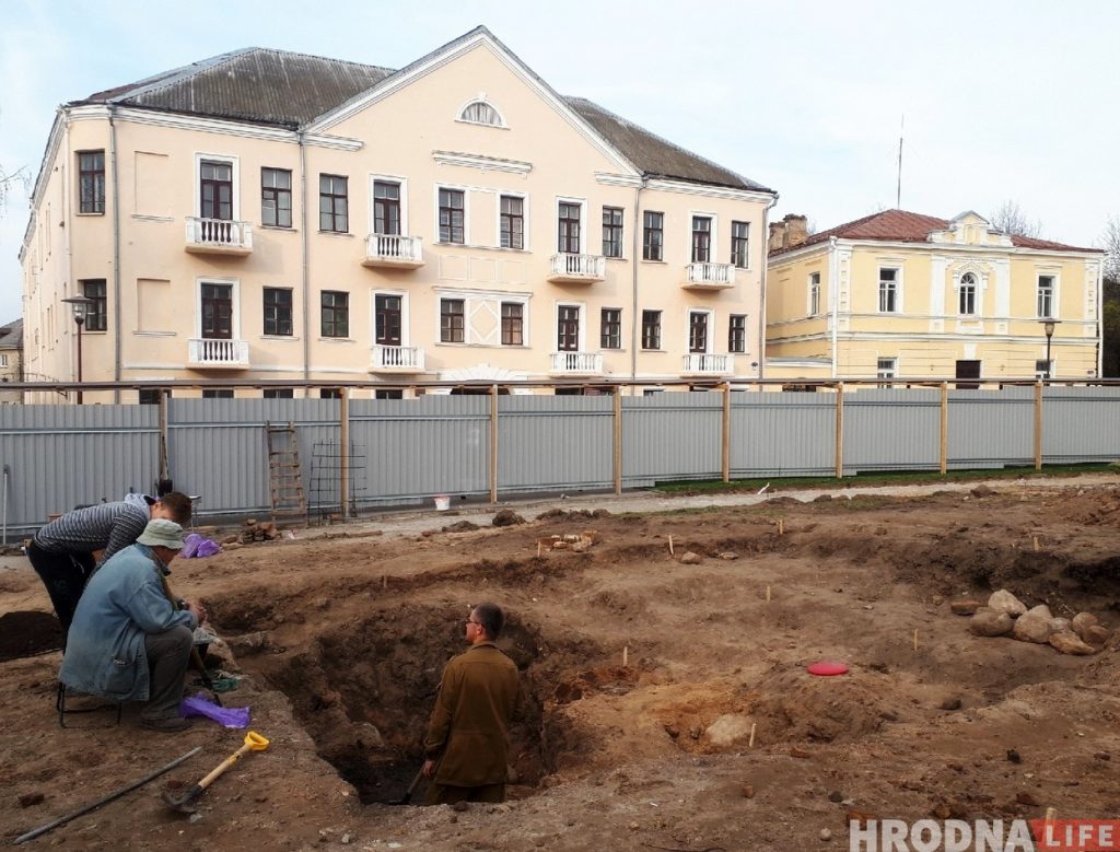 На Замкавай праходзяць раскопкі: што ўжо знайшлі археолагі?