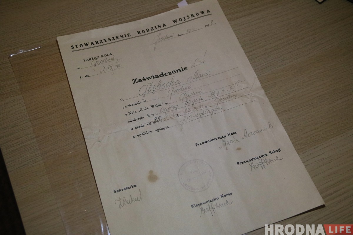 «За такие документы людей вывозили, как врагов советского народа». Необычная находка гродненца в старом доме