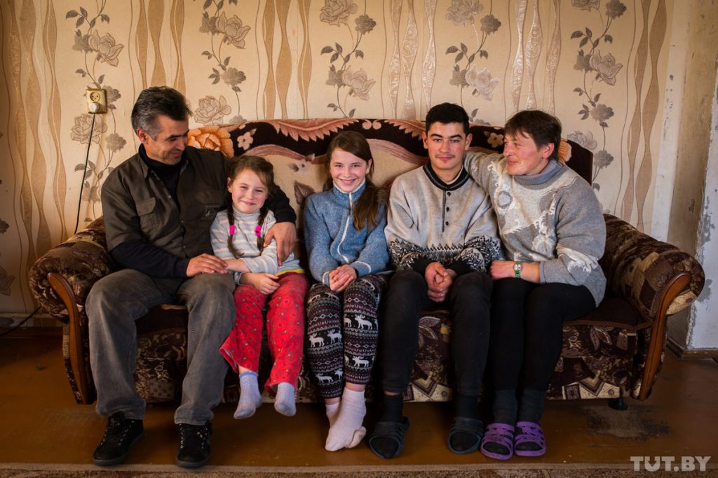 Зам прэм'ер-міністра раскрытыкаваў карэліцкія ўлады за сітуацыю з сям'ёй, дзе дзеці не хадзілі ў школу дети школа