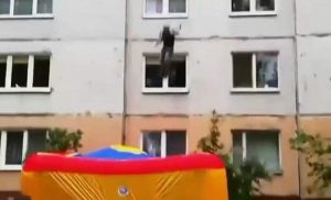 Пад Гродна сутыкнуліся "Жыгулі" і "Шкода". Кіроўца ў рэанімацыі гродненец спрыгнул с четвертого этажа