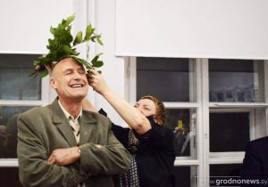 “Манастырскі дворык” Жыровічаў можна наведаць у Гродне. На выставе Наталлі Дораш Эскизы будущих построек и гродненский Стоунхендж: выставка архитектурных работ Александра Штена открылась в «Фестивальном» :: Культура :: Гродненская правда