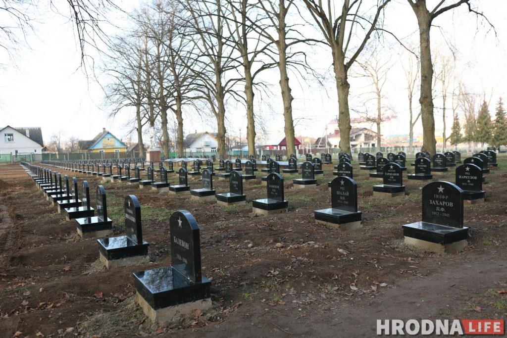 На Белуша аднавілі помнікі савецкім жаўнерам. У планах рэканструкцыя ўсіх могілак На Белуша аднавілі помнікі савецкім жаўнерам. У планах рэканструкцыя ўсіх могілак