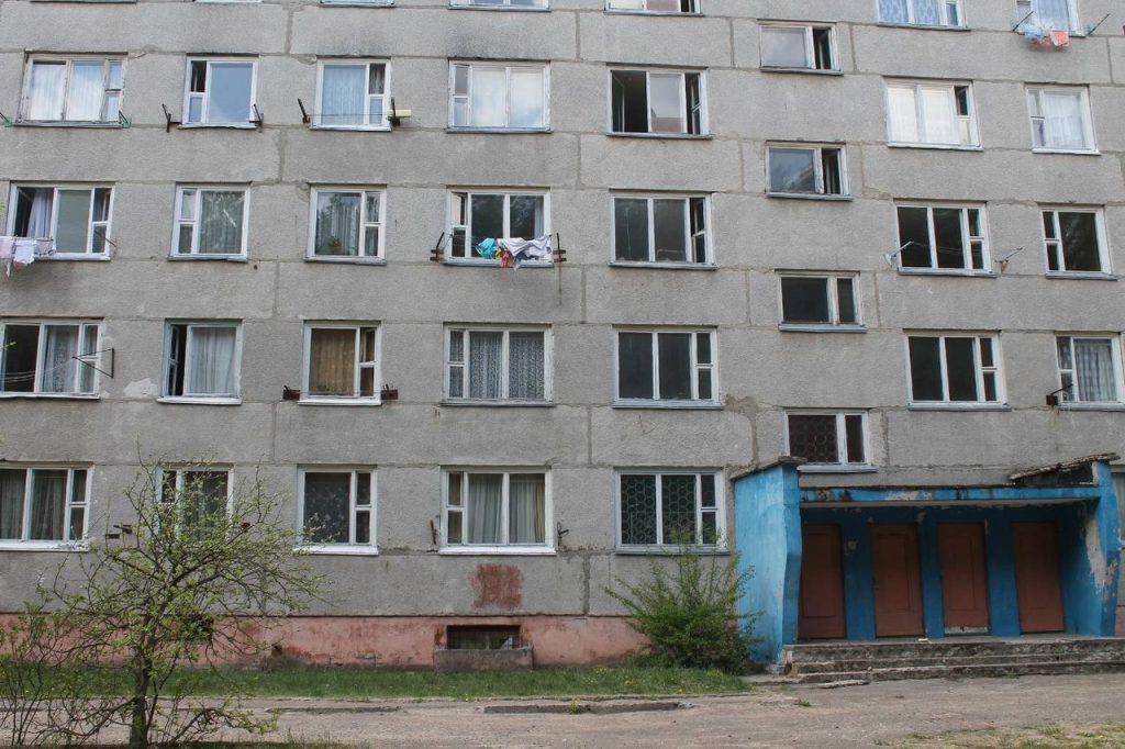 У Бярозаўцы жанчына выштурхнула з акна сяброўку, яна памерла. Што вырашыў суд? березовка