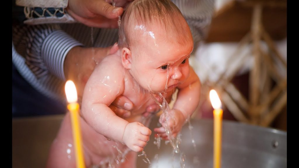 Зараз можна хрысціць дзяцей Жаннамі і Джонамі. РПЦ змяніла правілы хросту