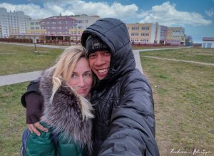 Хлопец з Інданезіі ажаніўся з гродзенкай і здымае пра іх адносіны відэа Хлопец з Інданезіі ажаніўся з гродзенкай і здымае пра іх адносіны відэа