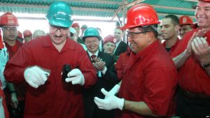 Дзе браць нафту, калі не ў Расеі, і колькі страчвае Беларусь ад прыпыненьня паставак? Тлумачым разам з экспэртам Дзе браць нафту, калі не ў Расеі, і колькі страчвае Беларусь ад прыпыненьня паставак? Тлумачым разам з экспэртам