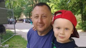 Хлопчык з Гродна, якога шукалі два месяцы, сустрэўся з маці. Бацьку будуць судзіць Хлопчык з Горадні, якога шукалі два месяцы, сустрэўся з маці. Бацьку будуць судзіць