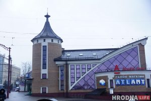 Гібрыд брэжнеўкі і хай-тэку. Гайд па архітэктуры постмадэрну ў Гродне альфа банк маркса гродно