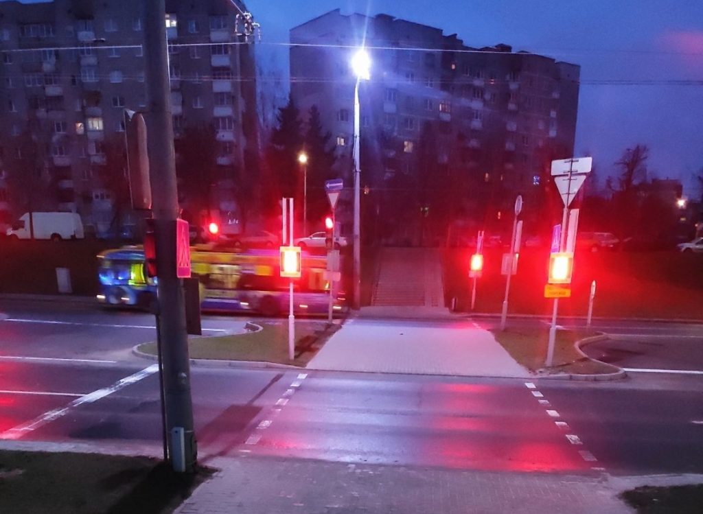 У навагоднюю раніцу ў Гродне збілі дзяўчыну: ДАІ шукае сведак Улица Клецкова, фото иллюстрационное, vk.com/grodnogai