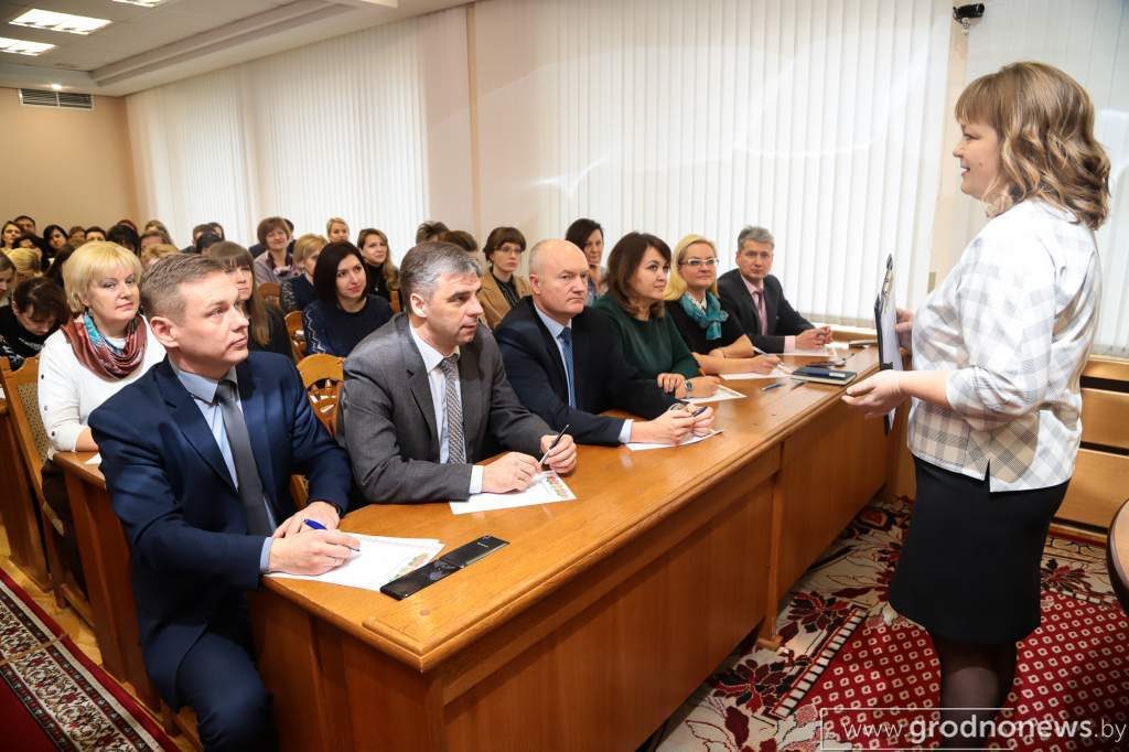 У Гродзенскім аблвыканкаме чыноўнікі пісалі беларускамоўную дыктоўку У Гродзенскім аблвыканкаме чыноўнікі пісалі беларускамоўную дыктоўку