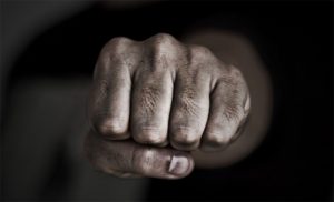 Гродзенец зрабіў рамонт у трэнажорнай зале і сцвярджае, што за гэта яму зламалі нос Гродзенец зрабіў рамонт у трэнажорнай зале і сцвярджае, што за гэта яму зламалі нос