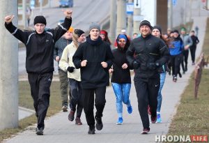 «Мы пачынаем "разбегваць" Гродна». 23 лютага гродзенцы прабеглі вакол горада «Мы пачынаем "разбегваць" Гродна». 23 лютага гродзенцы прабеглі вакол горада