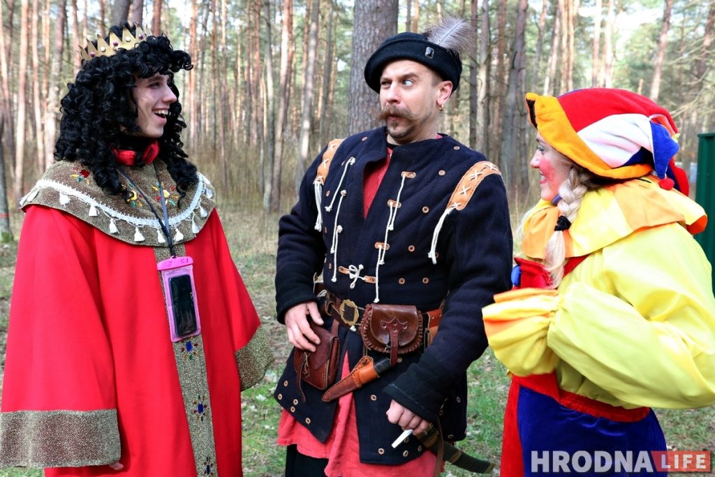 З блінамі і мядзведзіцай: у Гродне правялі зіму масавымі гуляннямі ў Пышках З блінамі і мядзведзіцай: у Гродне правялі зіму масавымі гуляннямі ў Пышках