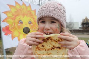 Баба-Яга і бліны на рыдлёўцы. Як у Гродне прайшлі провады зімы Баба-Яга і бліны на рыдлёўцы. Як у Гродне прайшлі провады зімы