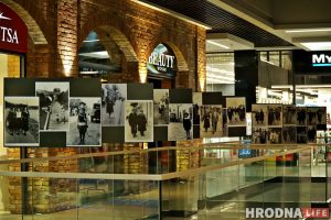 Руслан Кулевіч і краязнаўчы клуб адкрылі выставу старых фатаграфій у OldCity Руслан Кулевіч і краязнаўчы клуб адкрылі выставу старых фатаграфій у OldCity