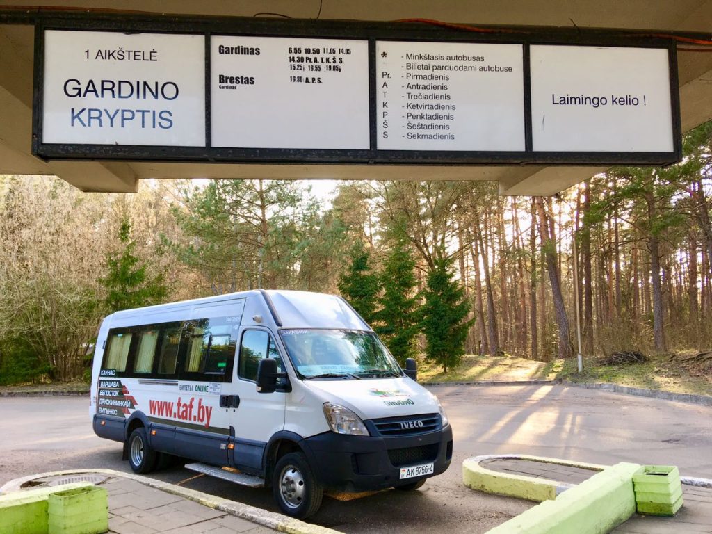 "Мы ў шоку". Бізнес гродзенскіх перавозчыкаў пад ударам з-за закрыцця межаў закрытие границ и отмена автобусов из-за коронавируса Маршрутка из Гродно на вокзале в Друскининкае, taf.by