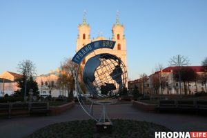 Упрыгожваюць як умеюць. Чаму крэатыў ЖКГ не спыніць нават галоўны архітэктар Упрыгожваюць як умеюць. Чаму крэатыў ЖКГ не спыніць нават галоўны архітэктар