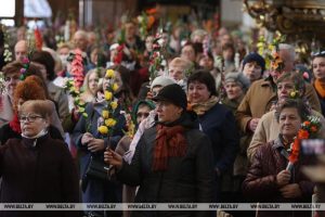 Вербніца ў час пандэміі. Гродзенскія католікі прышлі на святочную імшу ў Фарным касцёле Вербніца ў час пандэміі. Гродзенскія католікі прышлі на святочную імшу ў Фарным касцёле