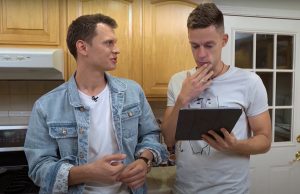 Гродзенец Яўген Неўгень стаў героем інтэрв'ю Юрыя Дудзя. Пагаварылі пра ІТ і шансы беларусаў у Крамянёвай даліне Гродзенец Яўген Неўгень стаў героем інтэрв'ю Юрыя Дудзя. Пагаварылі пра ІТ і шансы беларусаў у Крамянёвай даліне