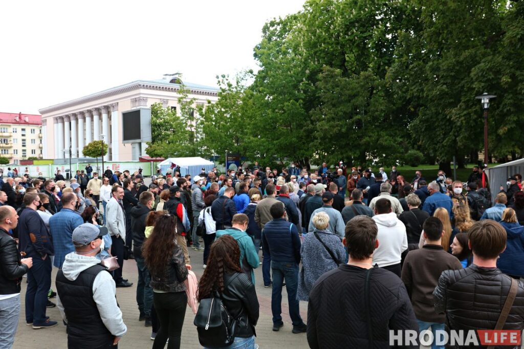 «Менш за 1000 подпісаў мы не збіралі». Гродна стаў першым горадам, куды прывезлі Святлану Ціханоўскую «Менш за 1000 подпісаў мы не збіралі». Гродна стаў першым горадам, куды прывезлі Святлану Ціханоўскую