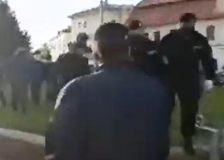 Задержание Тихановского и «нападение на милиционера» в Гродно: разбираем видео с места событий