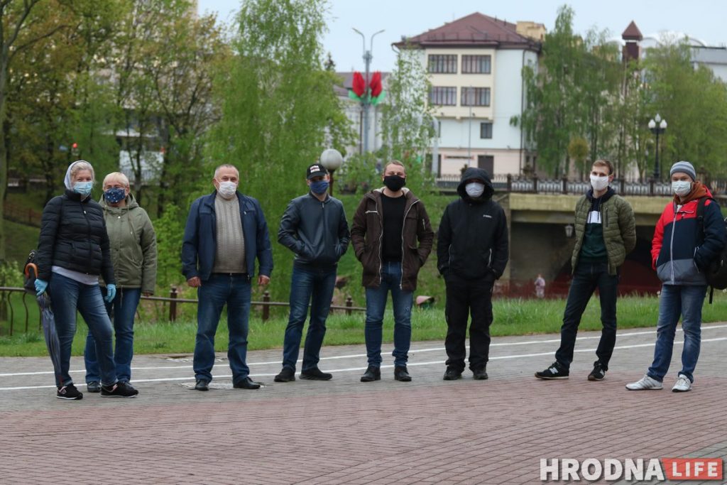 Да гродзенцаў, якія падтрымалі блогера Ціханоўскага, пачынае прыходзіць міліцыя Да гродзенцаў, якія падтрымалі блогера Ціханоўскага, пачынае прыходзіць міліцыя