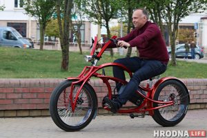 "Чырвоная маланка". Гродзенец сам сабраў электрабайк за 6000 долараў "Чырвоная маланка". Гродзенец сам сабраў электрабайк за 6000 долараў