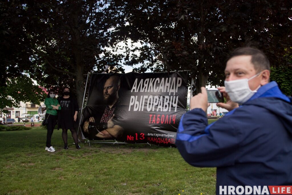 «Дапамажы Рыгоравічу». Алесь Таболіч сабраў у Гродне амаль 200 подпісаў «Дапамажы Рыгоравічу». Алесь Таболіч сабраў у Гродне амаль 200 подпісаў